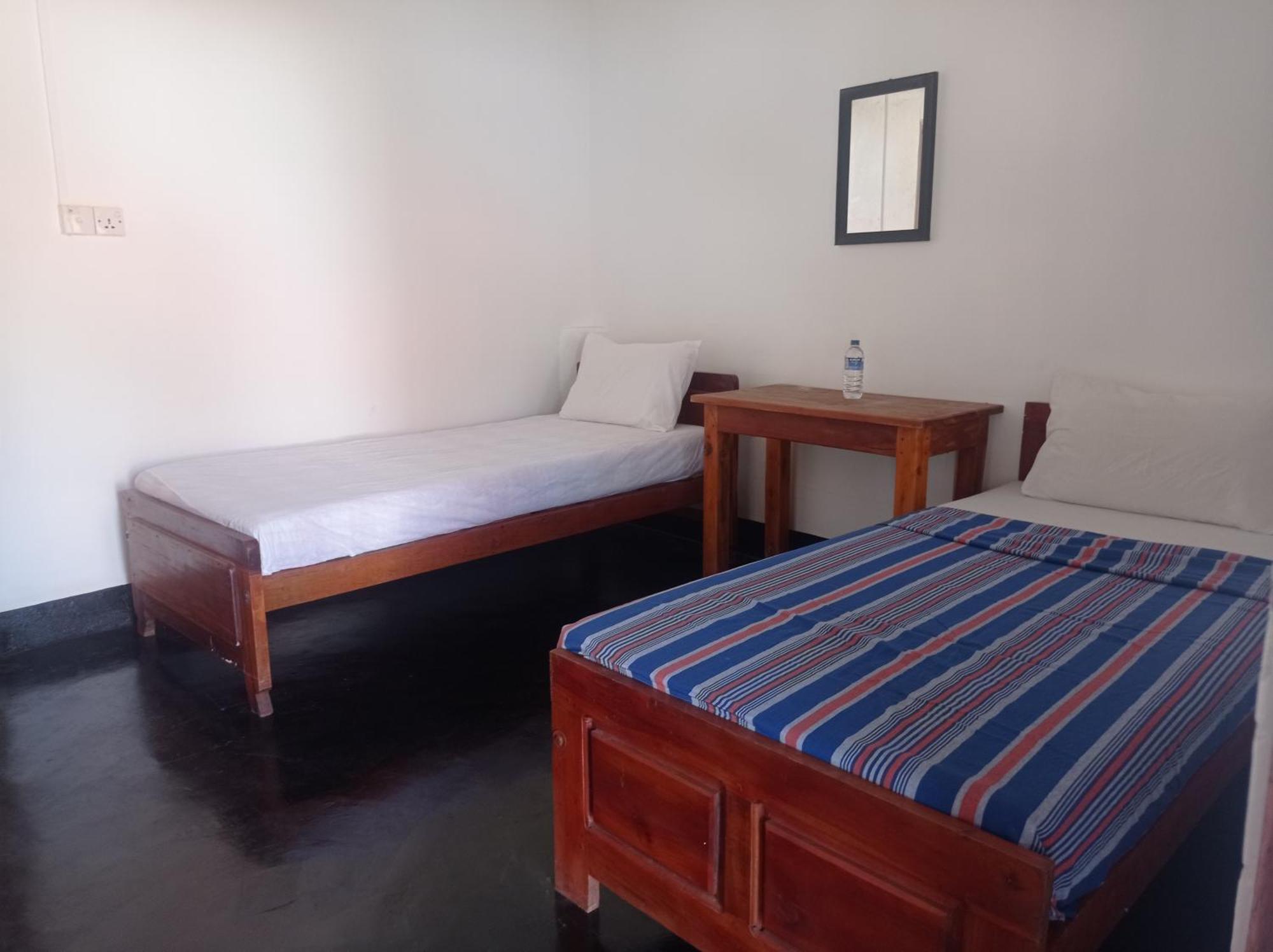 Silver Beach Hotel Тринкомале Екстериор снимка