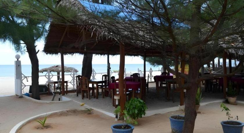 Silver Beach Hotel Тринкомале Екстериор снимка