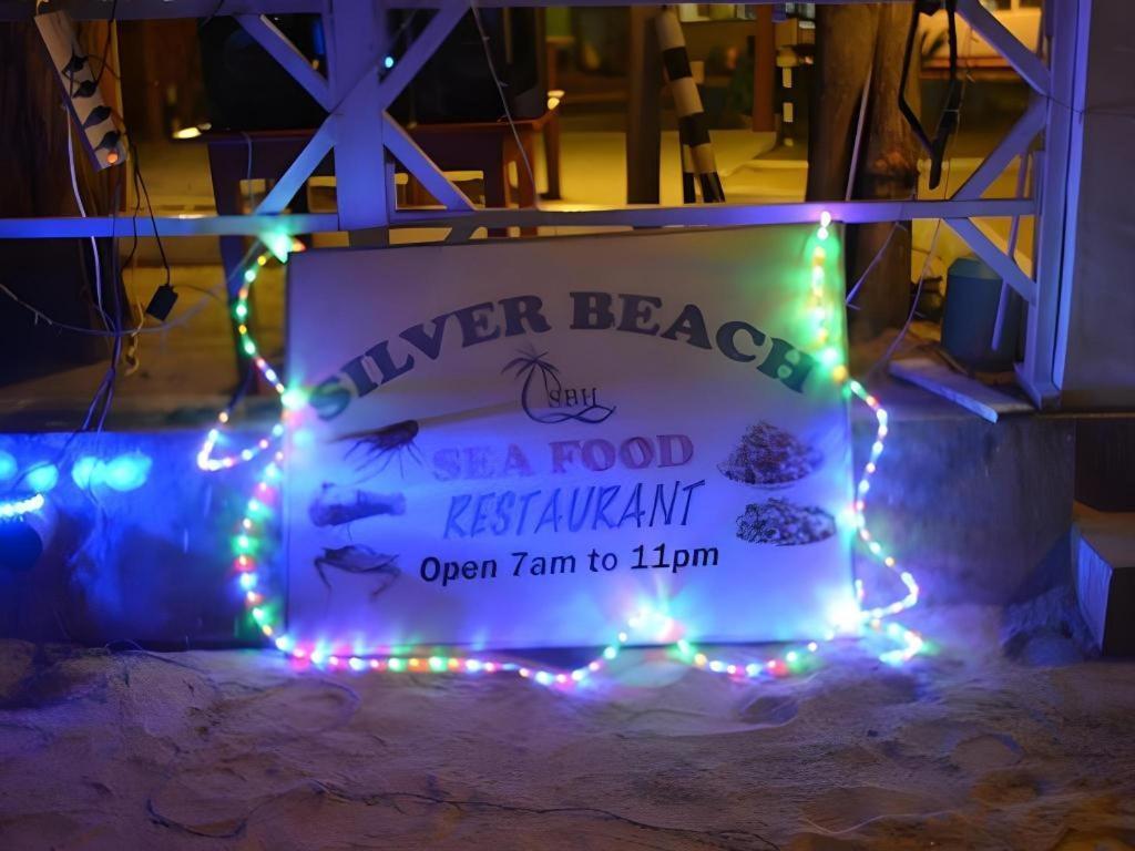 Silver Beach Hotel Тринкомале Екстериор снимка