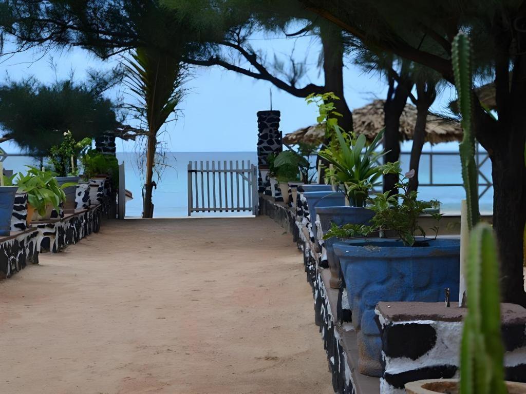 Silver Beach Hotel Тринкомале Екстериор снимка