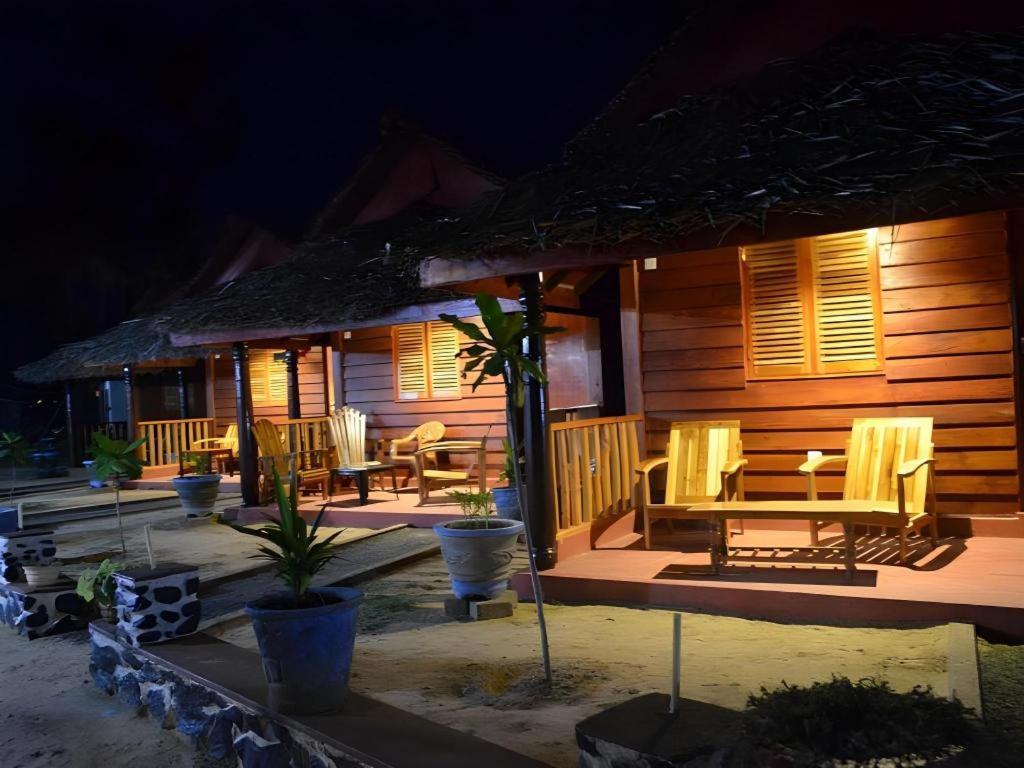 Silver Beach Hotel Тринкомале Екстериор снимка
