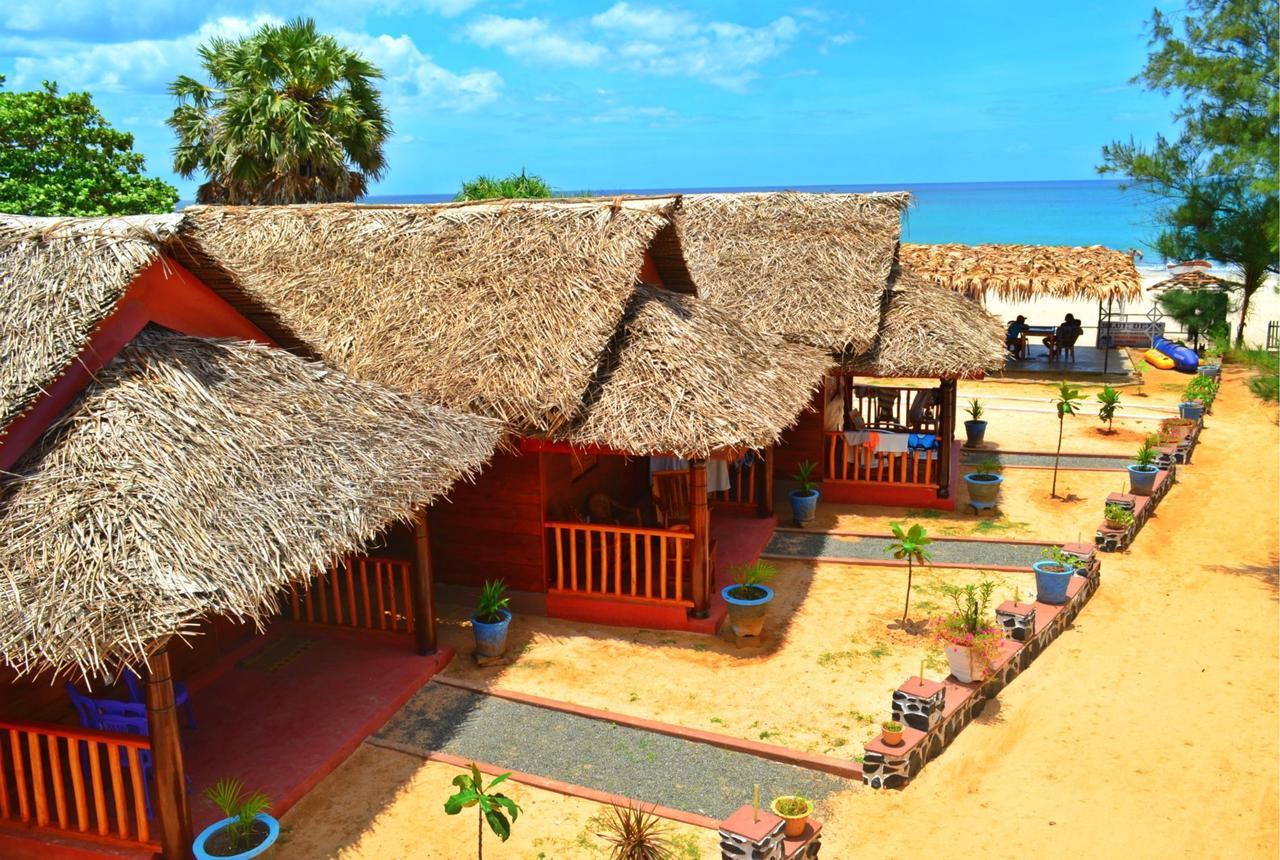Silver Beach Hotel Тринкомале Екстериор снимка